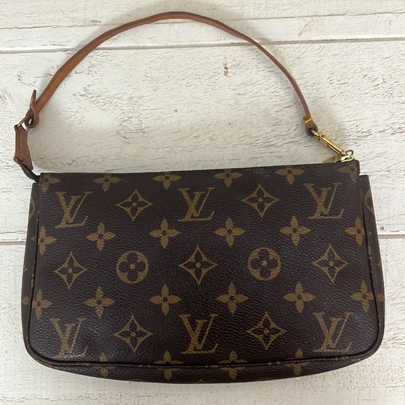 Louis Vuitton Pouch Bag Pochette Monogram ✅COA Included - Picture 3 of 16